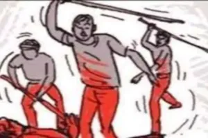 तहसील कर्मी ने परिवार को पीटा, बेटी की किताबें फाड़ कर फेंकी