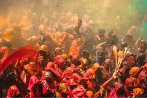 Holi 2025: इस बार हजारों विधवा महिलाएं होली खेलकर तोड़ेगीं सदियों पुरानी परंपरा, गिनीज वर्ल्ड रिकॉर्ड में दर्ज होगा नाम