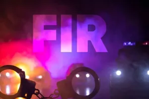 लखीमपुर खीरी: महिला सिपाही की मां और मामा पर FIR, घर में आग लगाने के मामले में कार्रवाई