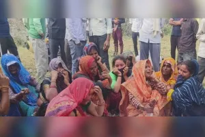 शाहजहांपुर: अज्ञात वाहन की टक्कर से बाइक सवार की पुलिया के नीचे गिरने से मौत