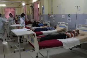 लोकबंधु अस्पताल पहुंचे सीएम योगी, जाना बच्चों का हाल, डॉक्टर को दिए बेहतर इलाज के निर्देश