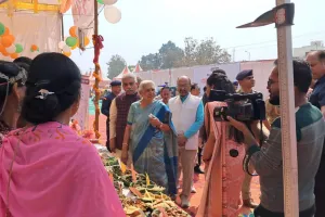 बलरामपुर पहुंची राज्यपाल आनंदीबेन पटेल, सुशासन मेले का किया निरीक्षण 