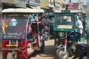 लखीमपुर खीरी : महिला उचक्कों ने ई रिक्शा पर बैठी बुजुर्ग महिला के गले से उड़ाई सोने की चेन