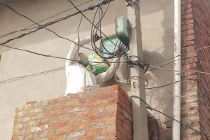 कासगंज : विद्युत टीम की मॉर्निंग रेड में बिजली चोरी करते पकड़े गए छह लोग, रिपोर्ट दर्ज