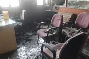 एलआईसी कार्यालय में लगी आग, अभिलेख और सामान जला 