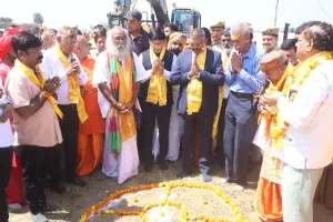 संभल: श्री कल्कि धाम निर्माण के लिए शुरु हुई मिट्टी खोदाई, कमिश्नर ने किया भू उत्खनन कार्य का शुभारंभ