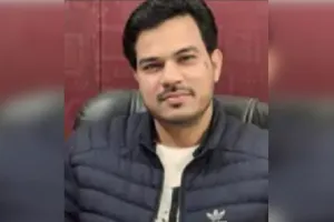 बदायूं: कार में कासगंज के युवक का शव मिलने से हड़कंप...शीशा तोड़कर निकाला बाहर