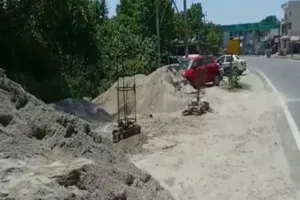 Bareilly: सड़क किनारे मिला रेता बजरी तो नगर निगम जब्त कर बनवाएगा रोड...