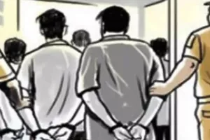 मुरादाबाद : पालतू कुत्ते को पत्थर मारने पर दो समुदाय के बीच बवाल, चार गिरफ्तार