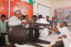 मुरादाबाद : पूर्व विधायक व ब्लॉक प्रमुख में गाली गलौज के बाद हाथापाई