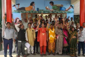 बदायूं: मंदिर के पास शराब की दुकान विरोध, दिया कोर्ट के आदेश का हवाला