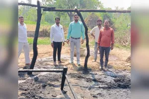 कासगंज : दो आवासीय झोपड़ियों में लगी आग, घरेलू सामान जलकर राख