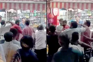 Bareilly: एक्सपायर वैक्सीन लगाने से पालतू कुत्ते की मौत का आरोप...लात घूंसो और बेल्टों से मारपीट का वीडियो वायरल