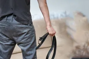 अमरोहा : युवक की बीच सड़क पर गुंडागर्दी बाजार में बेल्टों से जमकर पीटा