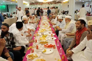 Bareilly: आरएसी ने सजाया इफ्तार का दस्तरख्वान...शहर की राजनीतिक हस्तियों ने भी दिया अमन का पैगाम