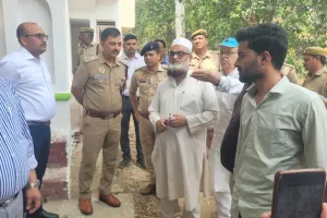 बिजनौर: एसपी सिटी ने किया ईदगाह का निरीक्षण...अलविदा जुमा व ईद पर सख्त पहरा