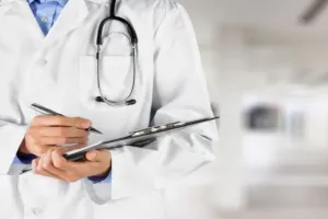 Bareilly: एजेंटों से रहें सावधान, सरकारी अस्पतालों में कराएं इलाज