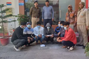 सागौन के नीचे सजाई थी फड़, सटोरिये समेत 8 गिरफ्तार