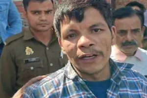 Bareilly: टावर पर चढ़ा युवक और मनौना धाम के महंत को कह दिया कुछ ऐसा...पिता-पुत्र पर FIR