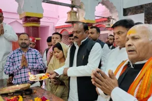 कासगंज: पूजा करने वराह मंदिर पहुंचे सांसद देवेश, बोले- तीर्थ नगरी के विकास के लिए उठाते रहेंगे आवाज