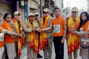 एक समाज श्रेष्ठ समाज ने किया ट्रैफिक पुलिसकर्मियों को सम्मानित