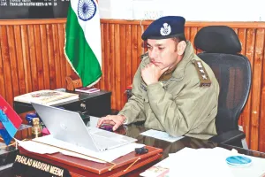 सीएम हेल्पलाइन पर शिकायत, एसएसपी ने शिकायकर्ताओं से की वार्ता