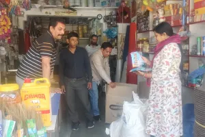 पॉलीथीन जब्त कर किया 20 हजार का चालान