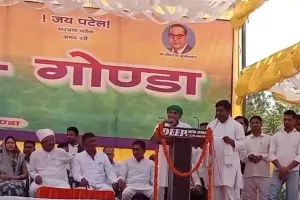 गोंडा: राम मंदिर विध्वंस करने वाले बाबर को कांग्रेस नेता ने बताया देश की एकता का सूत्रधार  