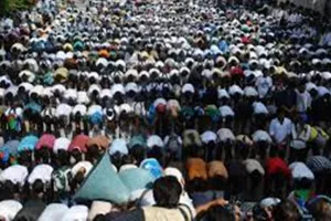 लखनऊ और बरेली के मौलानाओं की अपील, होली के दिन बदला जाए जुमे की नमाज का समय