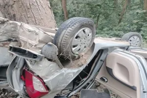 कैंची धाम से लौट रही श्रद्धालुओं की कार पलटी, पांच घायल