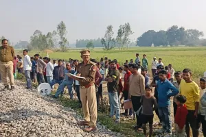 सीतापुर: ट्रेन से कटकर युवक की दर्दनाक मौत, पुलिस जांच में जुटी