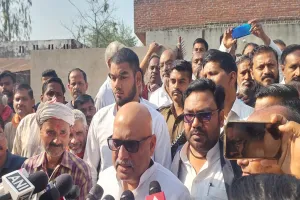 सीतापुर पत्रकार हत्याकांड: पीड़ित परिवार से मिले अजय राय, सरकार पर बोला तीखा हमला, कहा- प्रदेश में कायम जंगलराज है