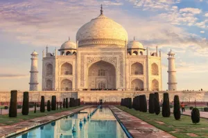 सरकार ने स्वीकारी ताज महल में रिसाव की बात, ऐतिहासिक धरोहरों के प्रति संवदेनशील होने की बात कही 