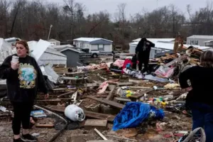 अमेरिका में बवंडर, धूल भरी आंधी और आग ने मचाई तबाही, 37 लोगों की मौत 