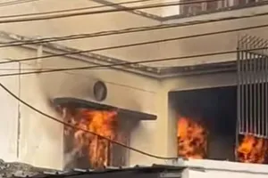 प्रयागराज: अतीक अहमद के कार्यालय में लगी आग, फायर ब्रिगेड की तीन गाड़ियों ने पाया काबू