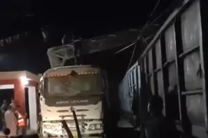 अमेठी के निहालगढ़ में रेलवे फाटक पर टैंकर से टकराई मालगाड़ी, रेल परिचालन बाधित