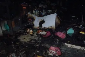 अयोध्या में आग का तांडव: शॉर्ट सर्किट से कपड़े की दुकान में लगी आग, लाखों का सामान जला