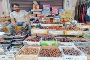 Ramzan 2025: रमजान का पवित्र महीना कल से शुरू, बाजारों में दिखी रौनक, पुलिस ने किये सुरक्षा के पुख्ता इंतजाम