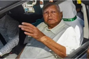 Land For Job Case: पूछताछ के लिए ED दफ्तर पहुंचे लालू यादव, राजद कार्यकर्ताओं ने की नारेबाजी