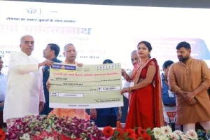 गोंडा: सीएम योगी ने 1423 युवाओं को बांटा 71 करोड़ का लोन, कहा- युवाओं के आर्थिक स्वावलंबन में सहभागी बन रही डबल इंजन की सरकार 