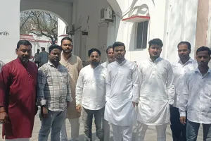 बहराइच: नगर पंचायत अध्यक्ष और हिस्ट्रीशीटर पति के विरुद्ध सभासदों ने दिया धरना, डीएम और एसपी से की गिरफ्ताती की मांग, लगाया यह आरोप