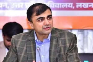 अभिषेक प्रकाश ही नहीं, UP ये 10  IAS अफसर भी भ्रष्टाचार के मामले हो चुके हैं निलंबित, पढ़िए डिटेल