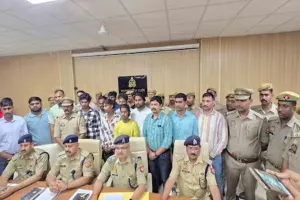 बस्ती पुलिस को मिली बड़ी सफलता, अवैध असलहा फैक्ट्री का भंडाफोड़, देसी कट्टे के साथ 8 गिरफ्तार