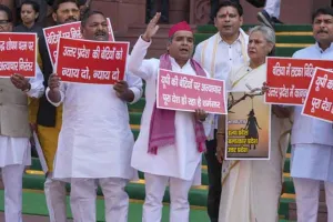 UP में महिला सुरक्षा को लेकर सपा का संसद परिसर में प्रदर्शन, मांगा CM योगी का इस्तीफा 