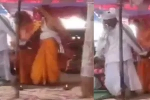 प्यार की अनोखी मिसाल: एक लड़के को दो लड़कियों से हुआ प्यार, एक ही मंडप में दोनों से रचाई शादी, देखें Video