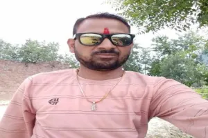 बहराइच: दो बच्चों के सिर से उठा पिता का साया, सड़क हादसे में बाइक सवार की गई जान, परिजनों में कोहराम