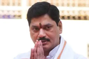 महाराष्ट्र सरकार के मंत्री धनंजय मुंडे ने दिया इस्तीफा, सीएम फडणवीस ने किया स्वीकार 