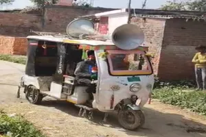  सावधान! घर से बाहर निकलते समय हाथ में रखें डंडा... बहराइच में आवारा कुत्तों का आतंक,  ग्रामीणों को कुछ इस अनोखे अंदाज में  किया गया जागरूक, देखें वीडियो