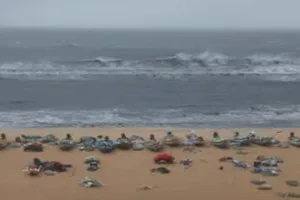 Cyclone Alfred: ऑस्ट्रेलिया के तट पर पहुंचा अल्फ्रेड चक्रवात, स्कूल-ऑफिस बंद, थमा यातायात