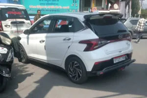 पुलिस ने उतारी अधिवक्ता की हेकड़ी, हूटर बजाकर दिखा रहा था धौंस    